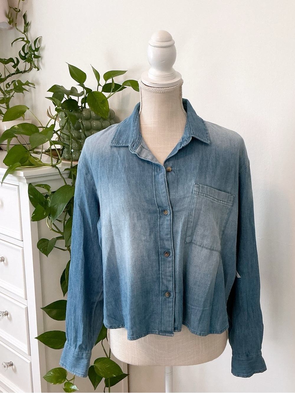 Old Navy | The Cropped Shirt size Medium NWT